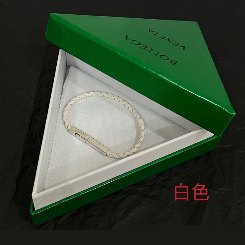 Bo*te*ga venenta bracelets
